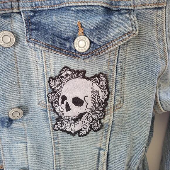 Kensie Embellished Distressed Jean Jacket Women M Denim Blue Long Sleeve Patches - Picture 7 of 12